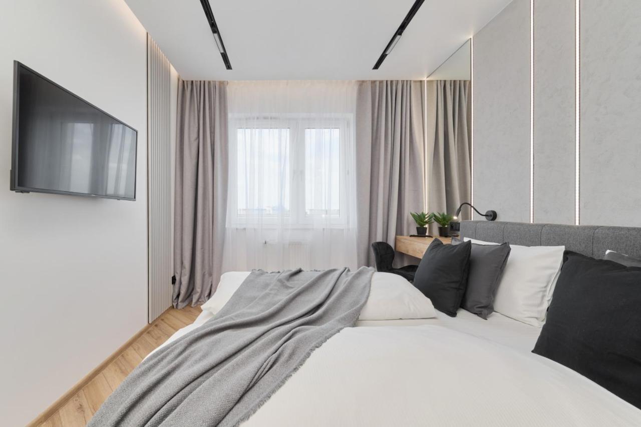 Exclusive Apartment With Balcony & Parking Wroclaw By Renters Prestige Bagian luar foto