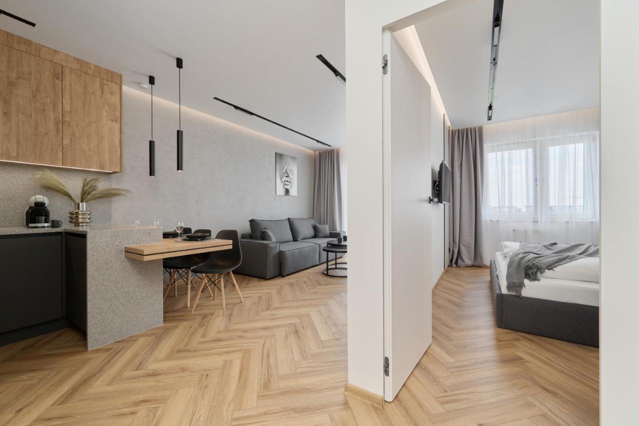 Exclusive Apartment With Balcony & Parking Wroclaw By Renters Prestige Bagian luar foto