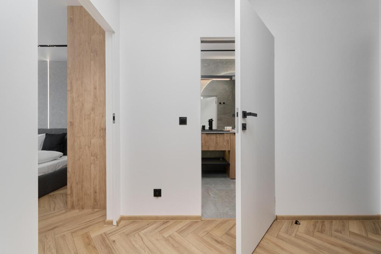 Exclusive Apartment With Balcony & Parking Wroclaw By Renters Prestige Bagian luar foto