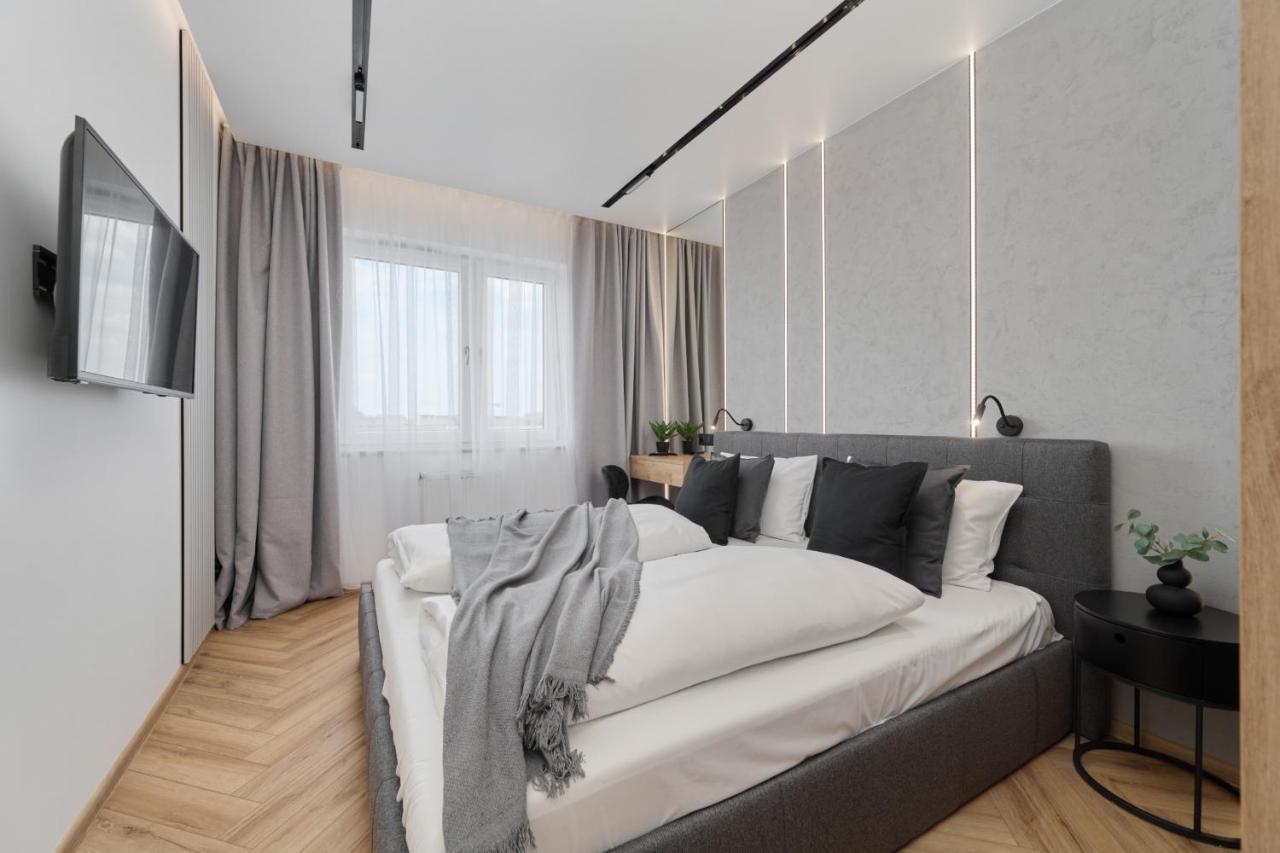 Exclusive Apartment With Balcony & Parking Wroclaw By Renters Prestige Bagian luar foto