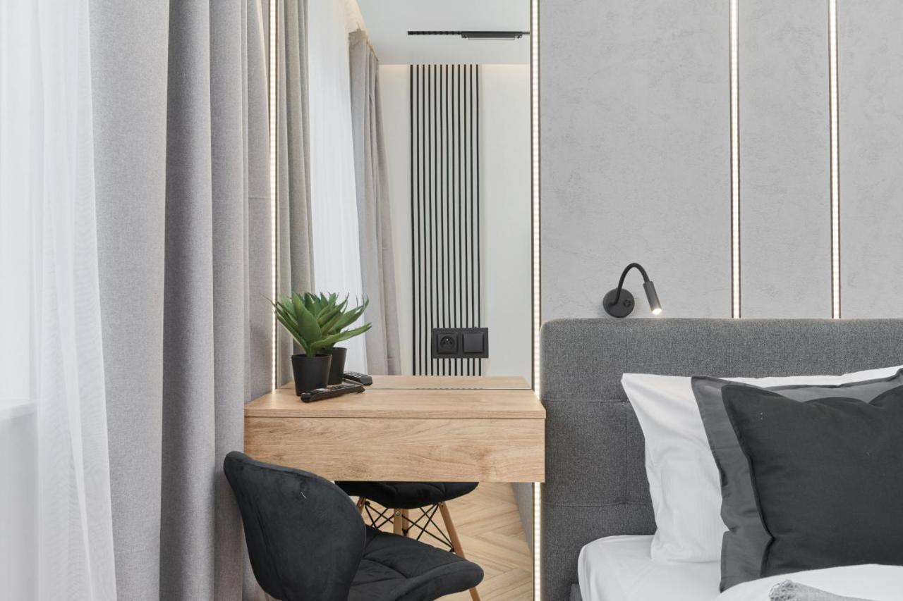 Exclusive Apartment With Balcony & Parking Wroclaw By Renters Prestige Bagian luar foto
