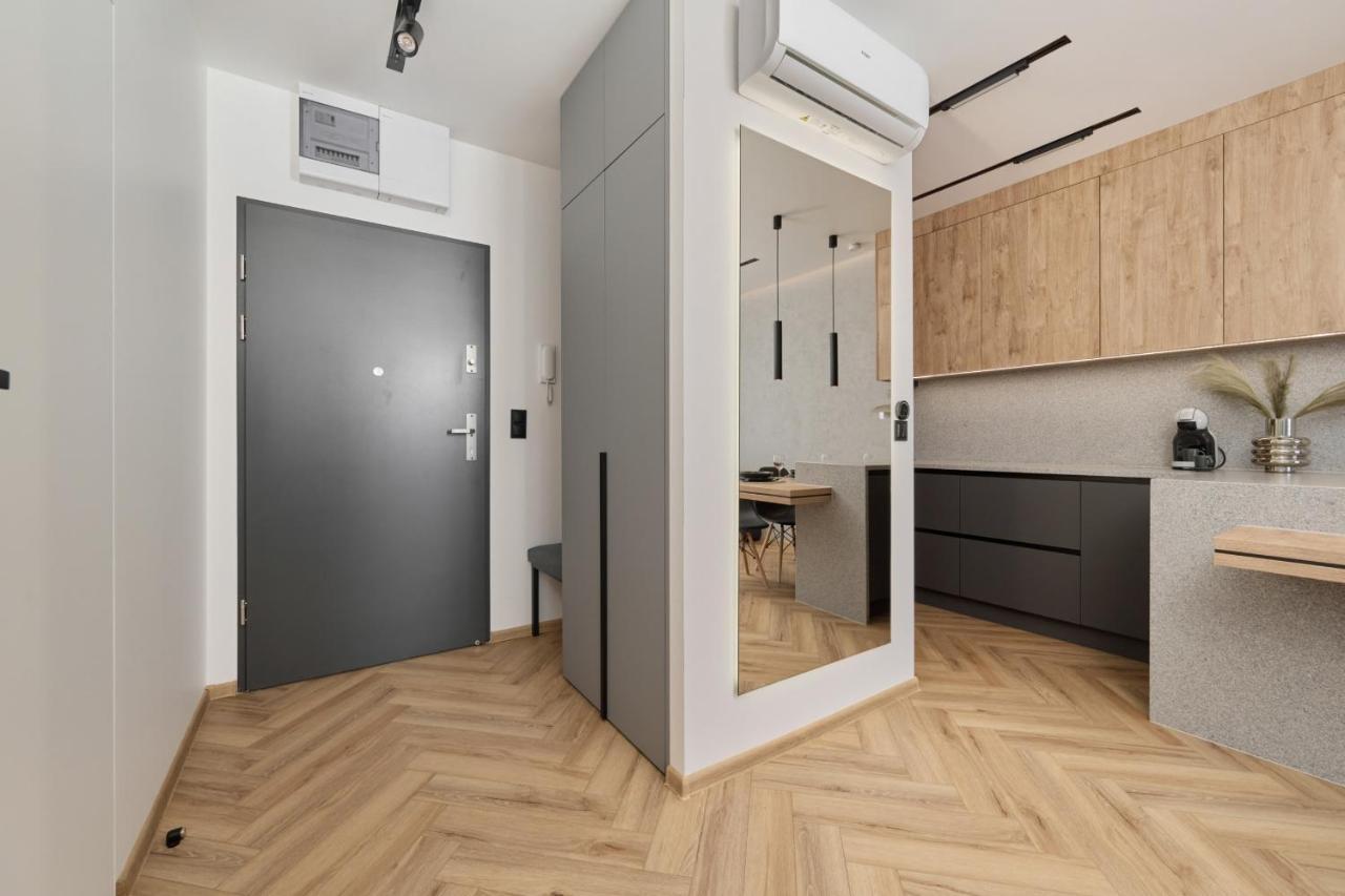 Exclusive Apartment With Balcony & Parking Wroclaw By Renters Prestige Bagian luar foto