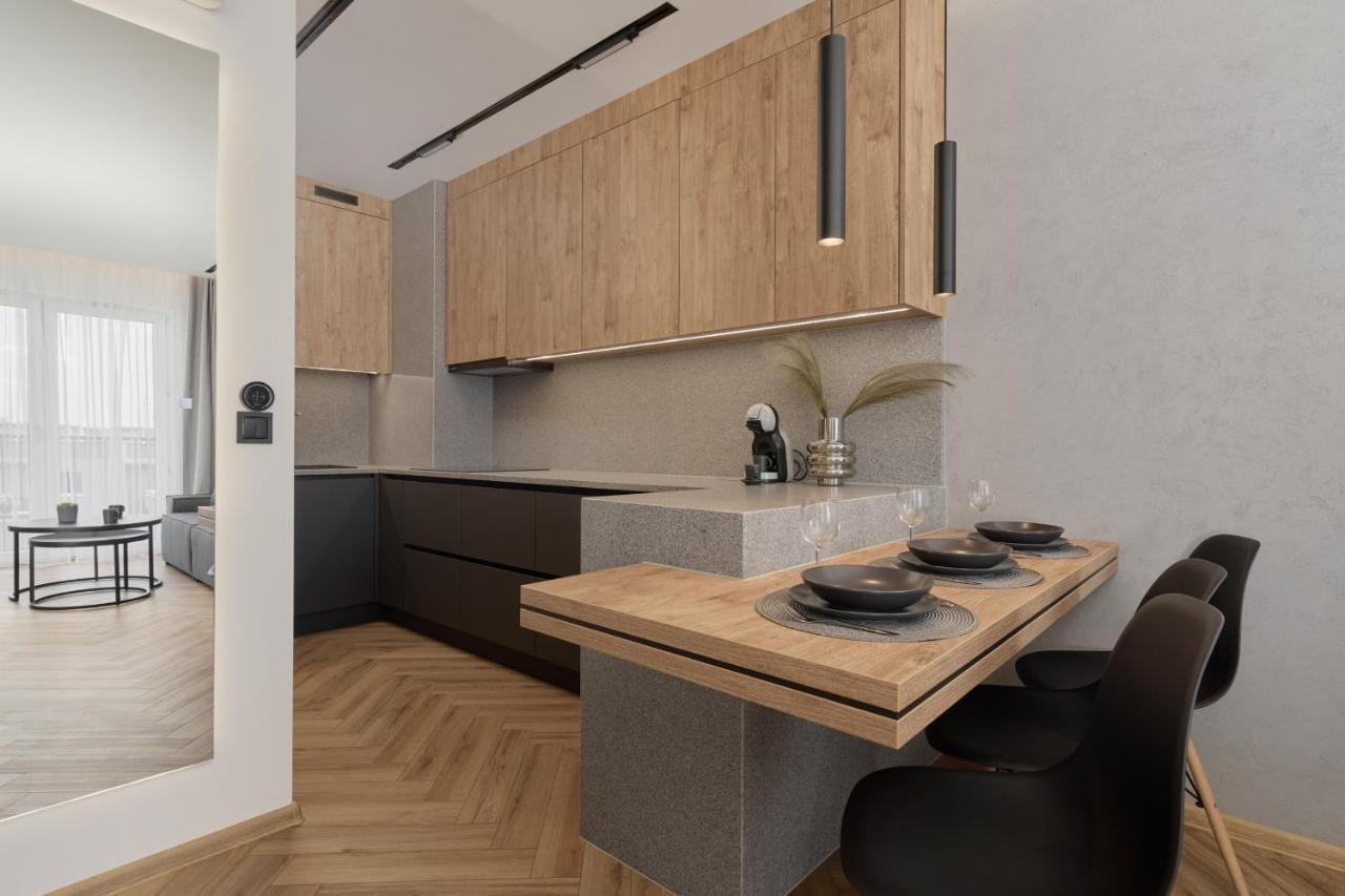 Exclusive Apartment With Balcony & Parking Wroclaw By Renters Prestige Bagian luar foto