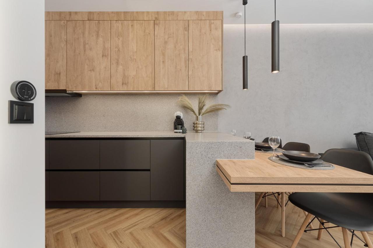 Exclusive Apartment With Balcony & Parking Wroclaw By Renters Prestige Bagian luar foto