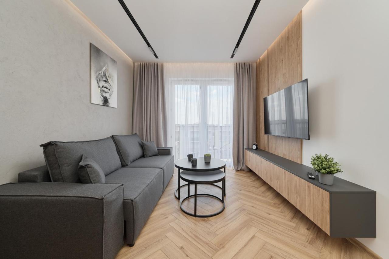 Exclusive Apartment With Balcony & Parking Wroclaw By Renters Prestige Bagian luar foto