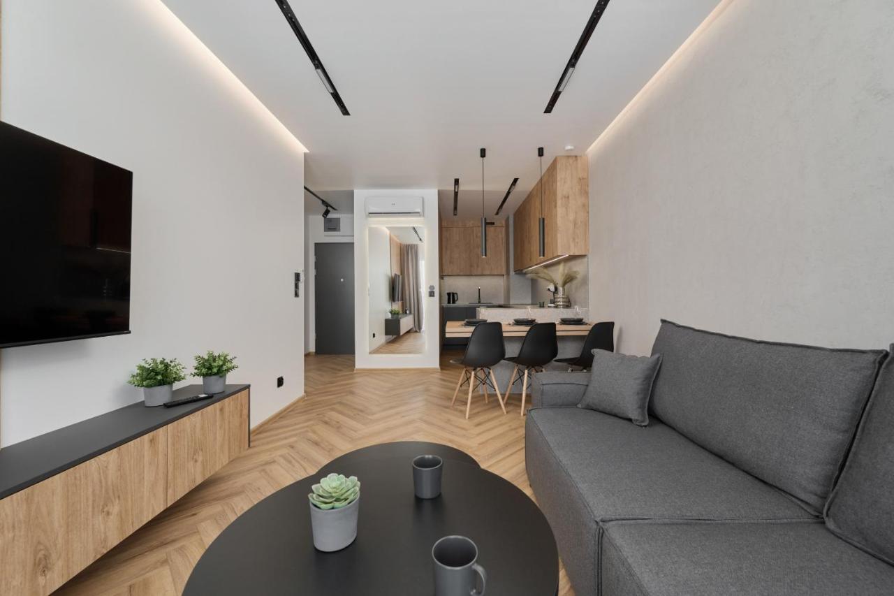 Exclusive Apartment With Balcony & Parking Wroclaw By Renters Prestige Bagian luar foto