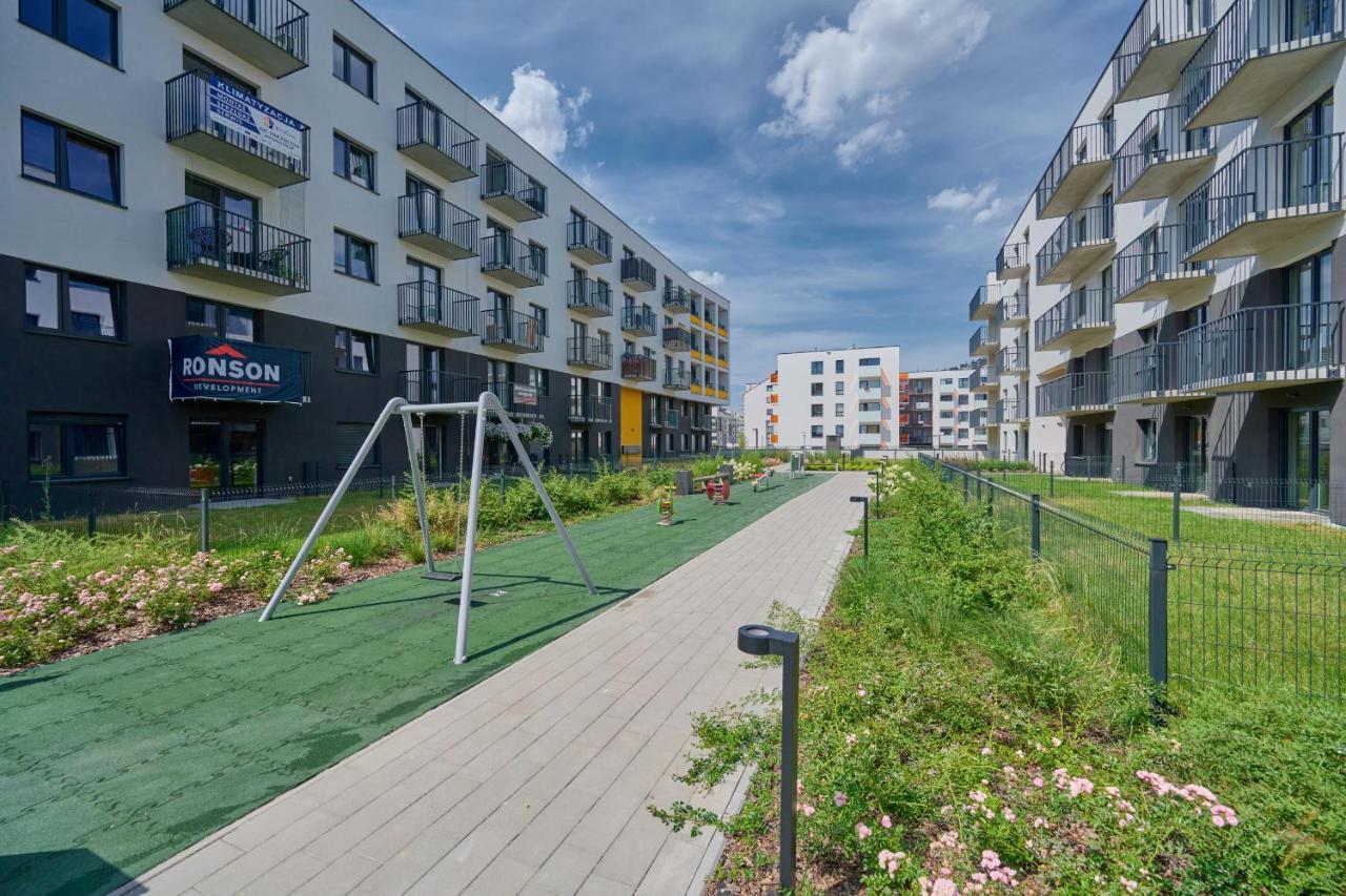 Exclusive Apartment With Balcony & Parking Wroclaw By Renters Prestige Bagian luar foto